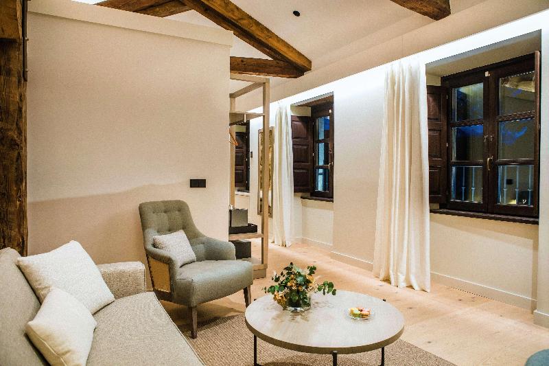 سوئیت با تخت بزرگ, Sofraga Palacio