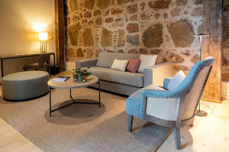 سوئیت با تخت بزرگ, Sofraga Palacio