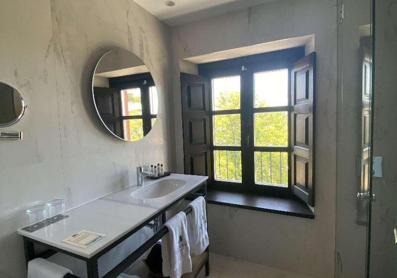 سوئیت جونیور با تخت بزرگ, Sofraga Palacio