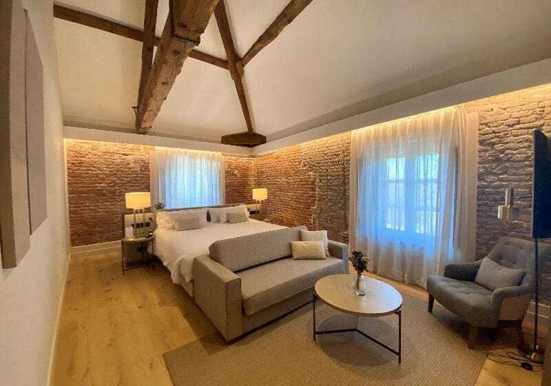 سوئیت جونیور با تخت بزرگ, Sofraga Palacio