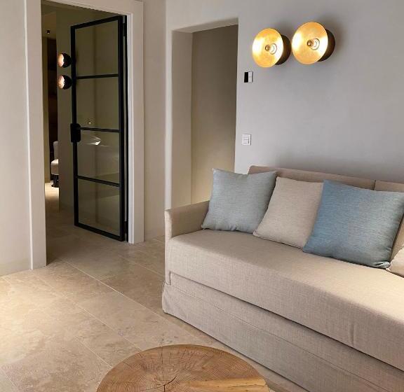 Suite with lake view, Laqua By The Lake