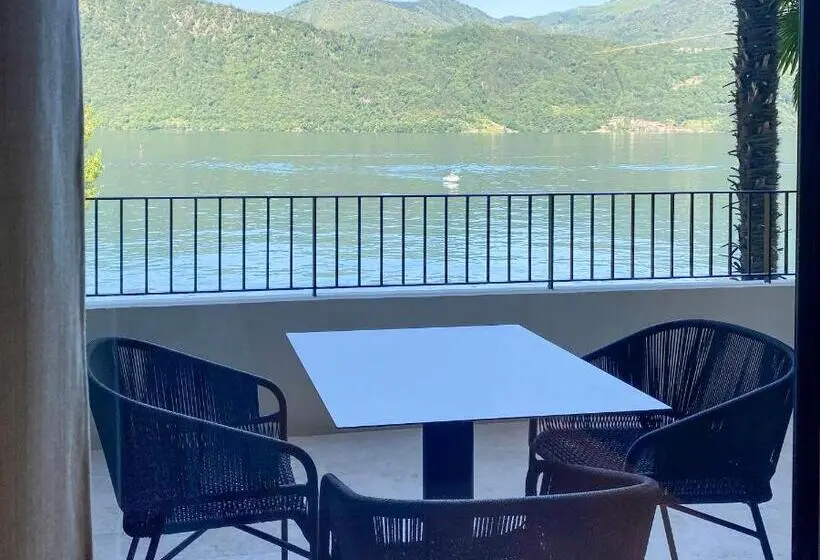 Suite with lake view, Laqua By The Lake
