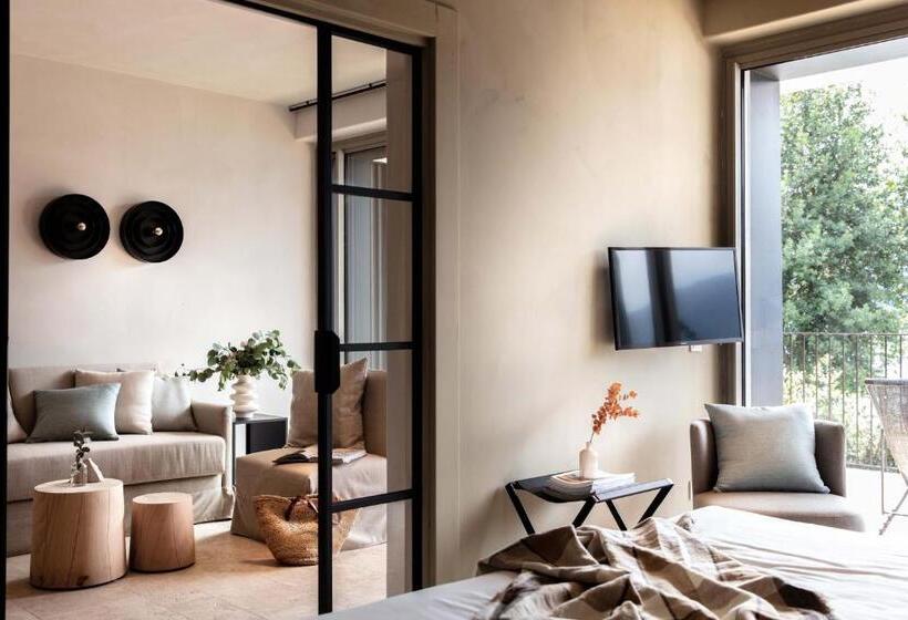 Suite with lake view, Laqua By The Lake