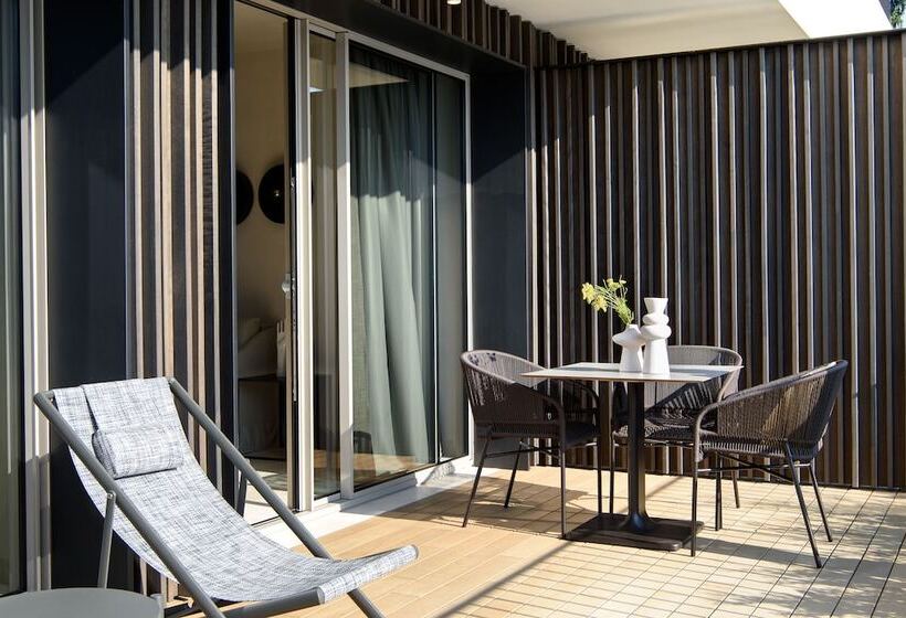 1 Bedroom Apartment Lake View, Laqua By The Lake