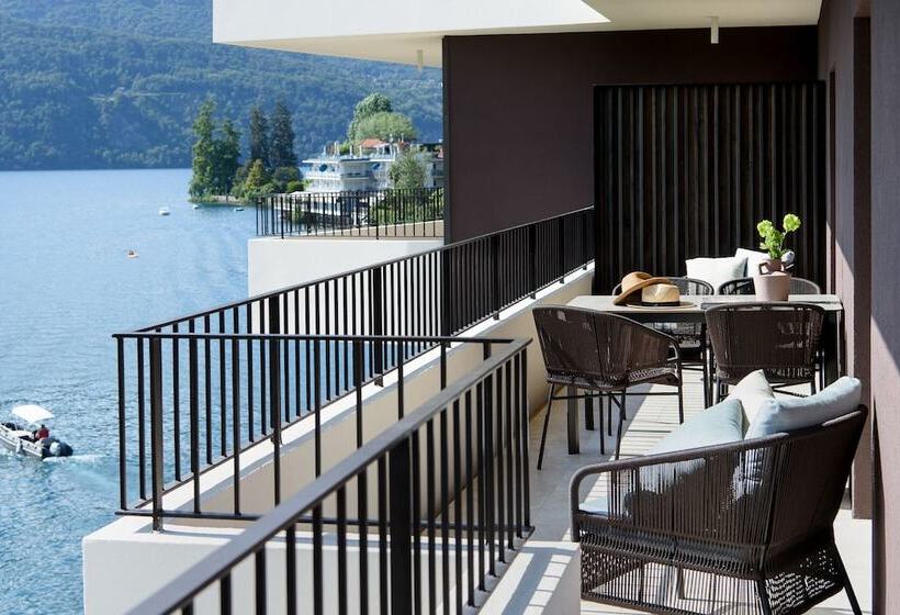 Suite with lake view, Laqua By The Lake