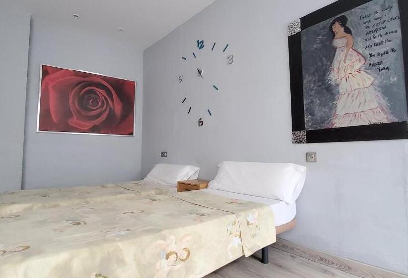 اتاق اکونومی, Hostal Martes Cáceres Plaza Mayor   Tercer Piso Sin Ascensor
