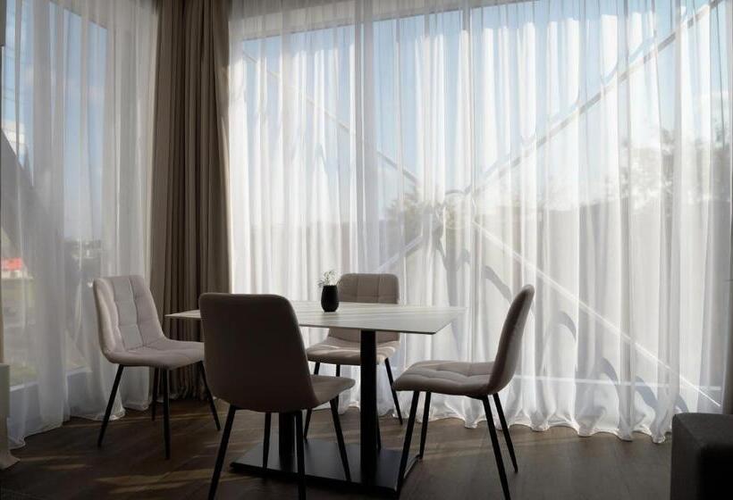 סוויטה, Premier Hotel Miskolc