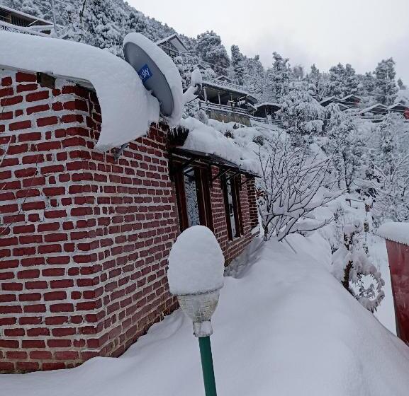 اتاق سوپریور چهار تخته, The Hillans Resort & Cottages