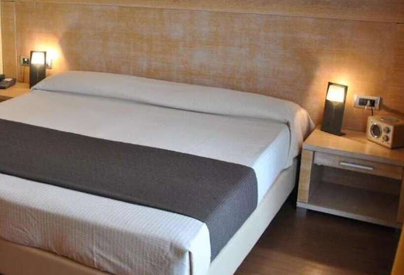 标准单人间, Grand Hotel Yachting Palace