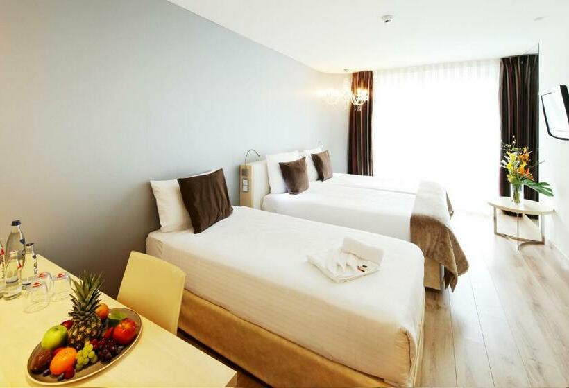 اتاق استاندارد سه نفره, Abba Berlin