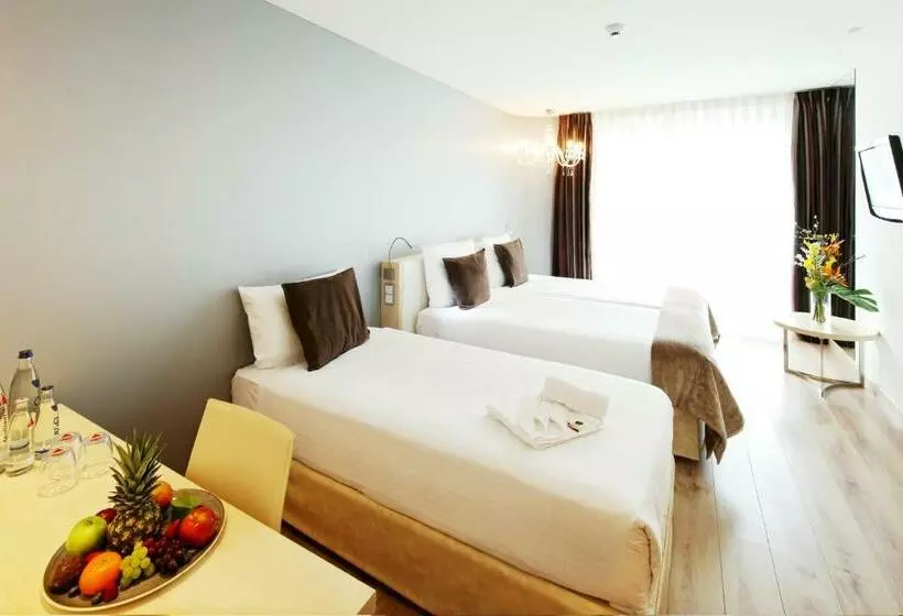 اتاق استاندارد سه نفره, Abba  Berlin