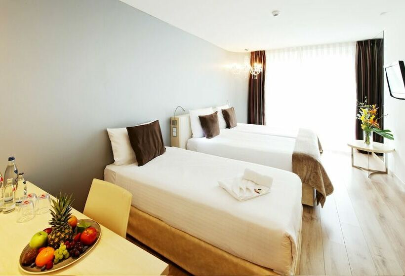 اتاق استاندارد سه نفره, Abba Berlin