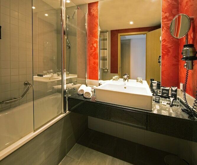 اتاق استاندارد سه نفره, Abba Berlin