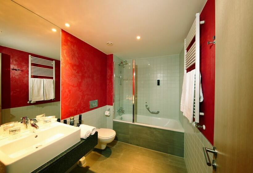 اتاق اجرایی, Abba Berlin