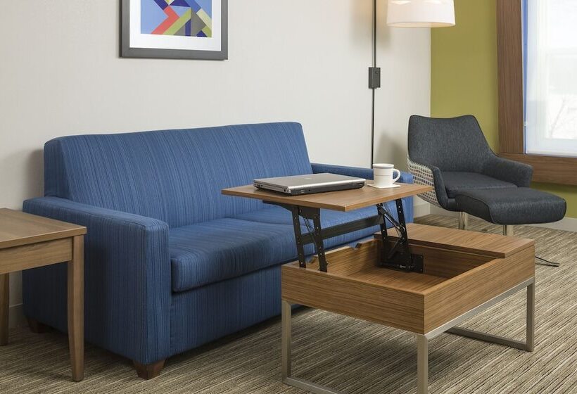 سوییت, Holiday Inn Express Hotel & Suites White River Junction, An Ihg