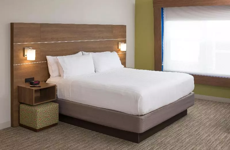 キングサイズベッドのスタンダードルーム, Holiday Inn Express Hotel & Suites White River Junction, An Ihg