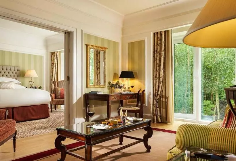 キングサイズベッドのスイートルーム, Powerscourt Hotel, Autograph Collection