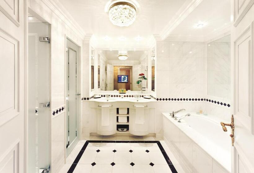 جناح مطلّ علي الجبل, Powerscourt Hotel, Autograph Collection