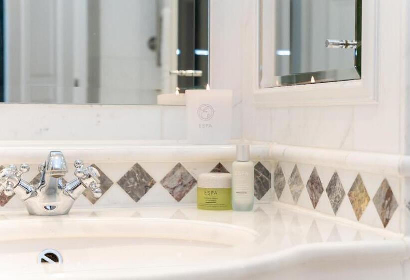 جناح مطلّ علي الجبل, Powerscourt Hotel, Autograph Collection