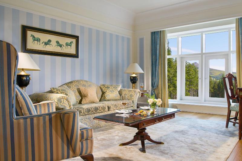 جناح مطلّ علي الجبل, Powerscourt Hotel, Autograph Collection