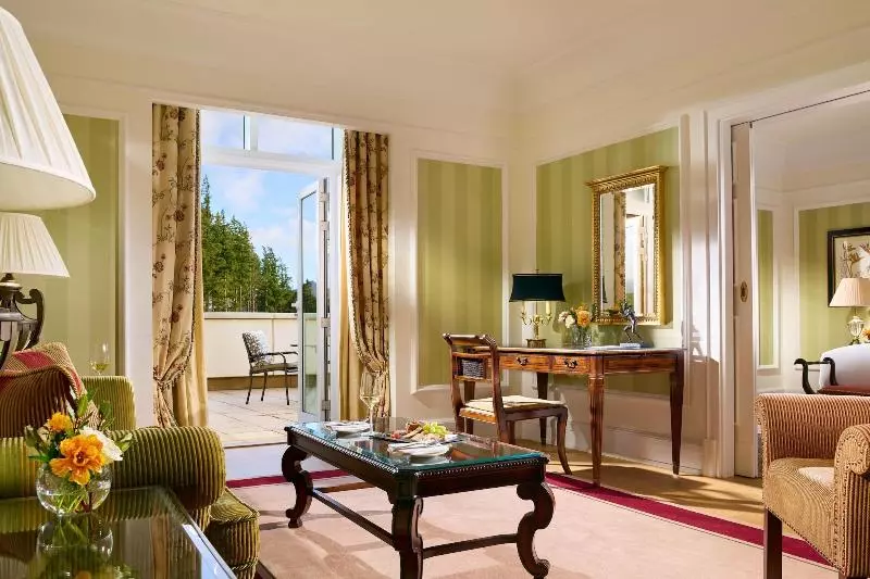 キングサイズベッドのスイートルーム, Powerscourt Hotel, Autograph Collection