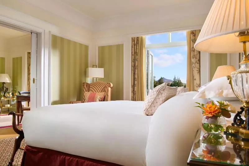 キングサイズベッドのスイートルーム, Powerscourt Hotel, Autograph Collection