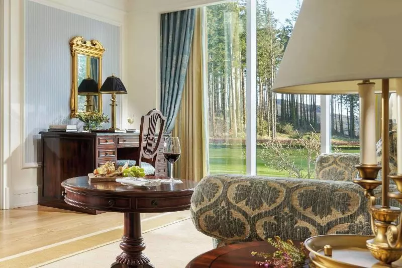 キングサイズベッドのスイートルーム, Powerscourt Hotel, Autograph Collection