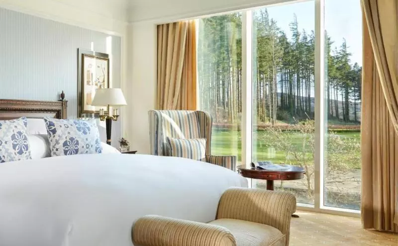 キングサイズベッドのスイートルーム, Powerscourt Hotel, Autograph Collection