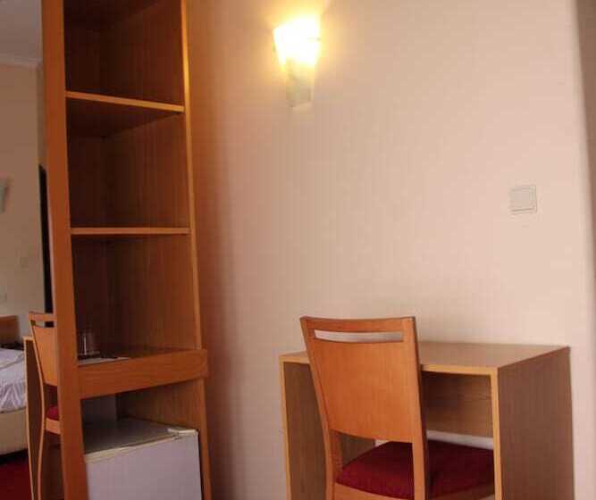 غرفة قياسية ثلاثية, Quasar