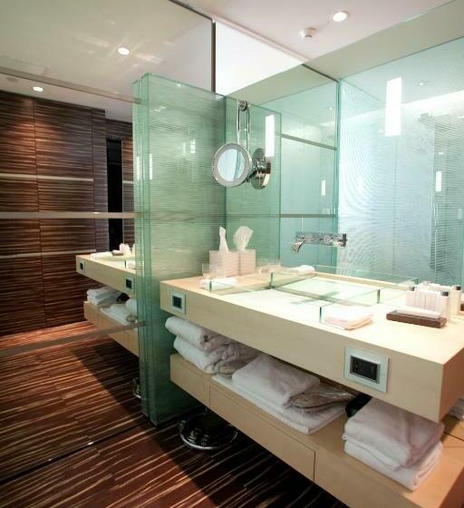 اتاق لوکس, Romeo Napoli