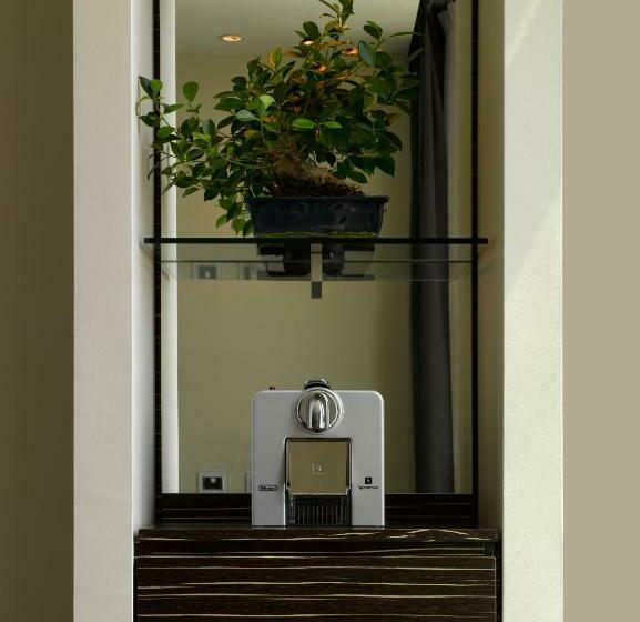 اتاق لوکس, Romeo Napoli