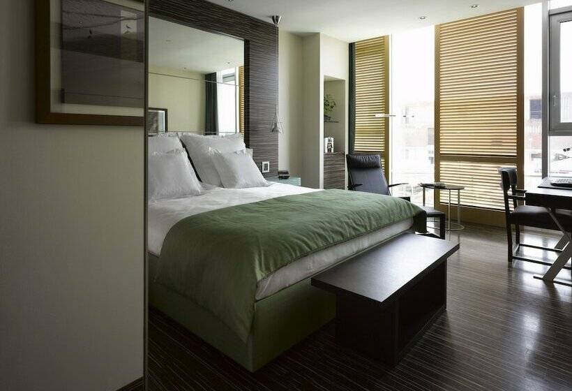 اتاق لوکس, Romeo Napoli