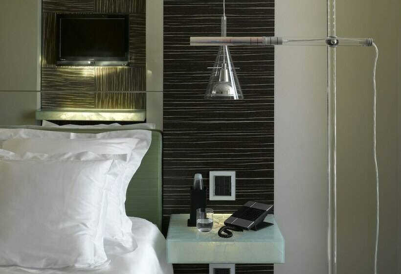 اتاق سوپریور, Romeo Napoli