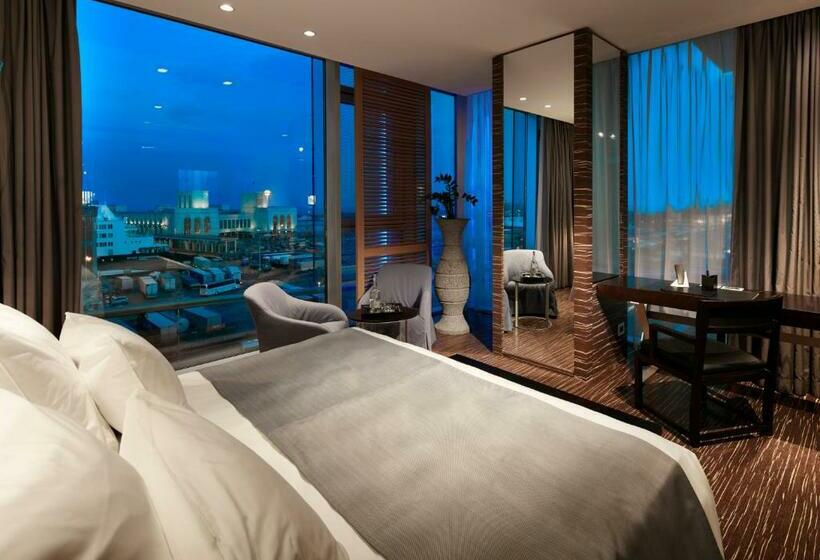 سوئیت جونیور با چشم‌انداز, Romeo Napoli