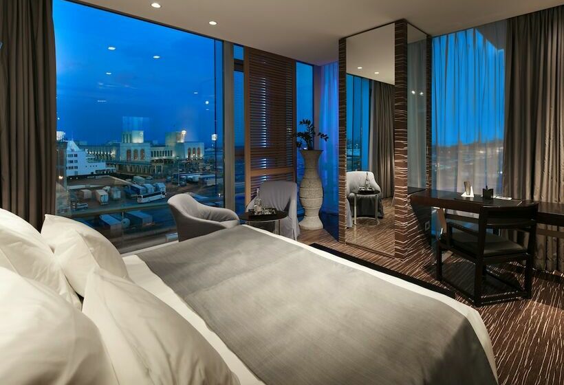 سوئیت جونیور با چشم‌انداز, Romeo Napoli