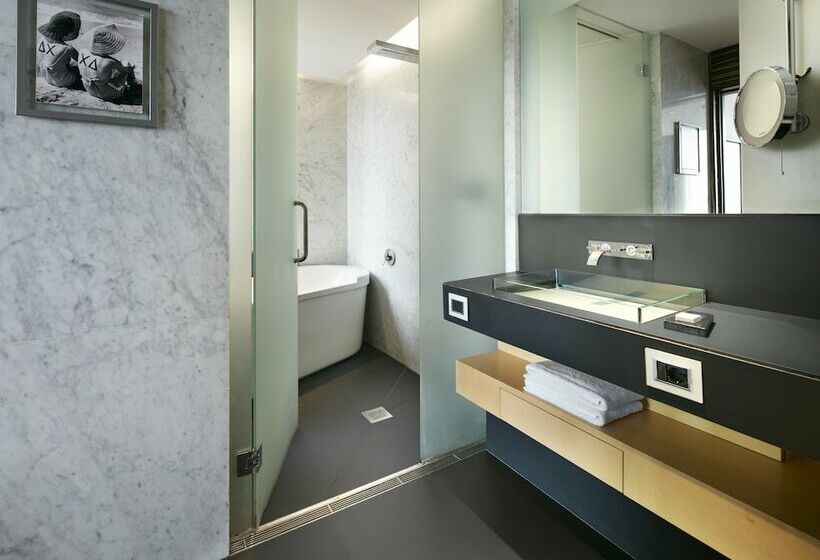 سوئیت جونیور با چشم‌انداز, Romeo Napoli