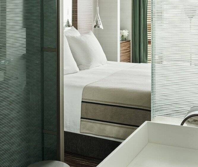 اتاق سوپریور, Romeo Napoli