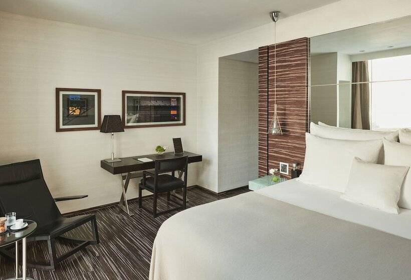 اتاق سوپریور, Romeo Napoli