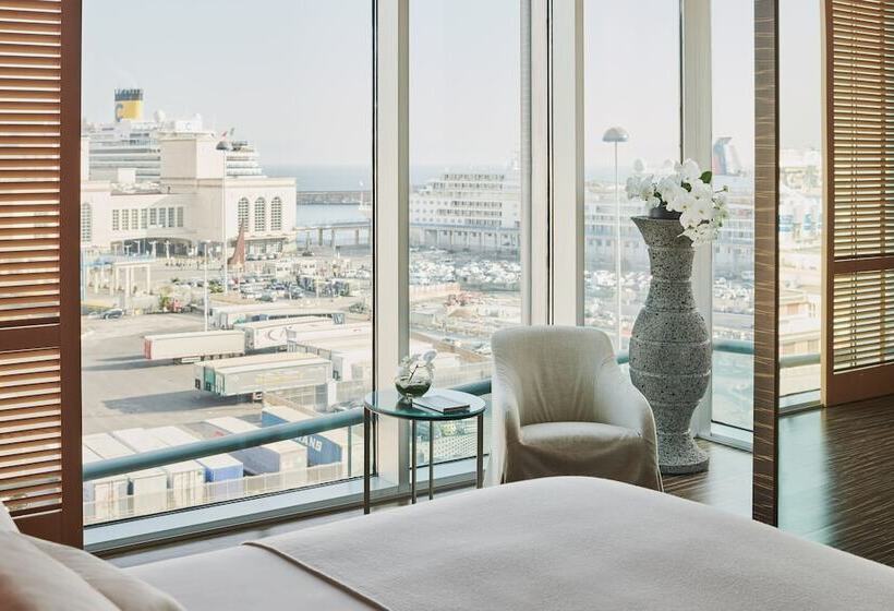 سوئیت با چشم‌انداز, Romeo Napoli