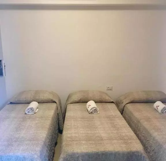 Standard Kolmen Hengen Huone, Saveiro