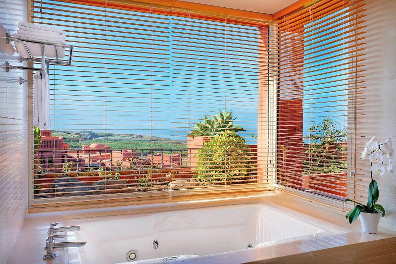 سوییت با چشم‌انداز دریا, The Ritzcarlton Tenerife, Abama