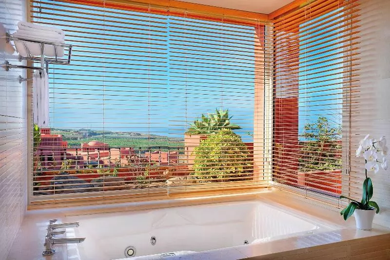 سوییت با چشم‌انداز دریا, The Ritzcarlton Tenerife, Abama