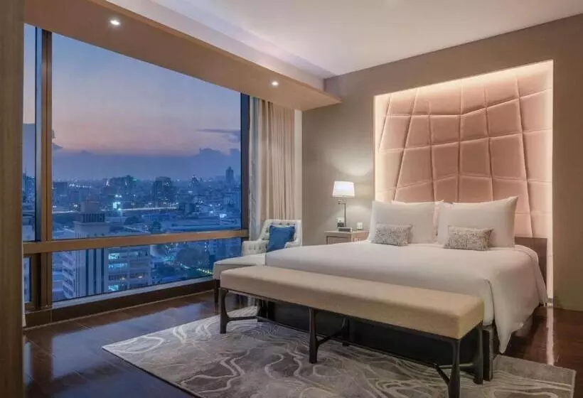 Deluxe Suite King Bed