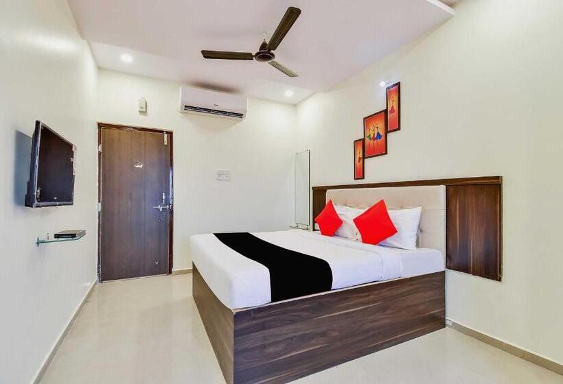 غرفة قياسية, Capital O Nag516 Hotel Lake View