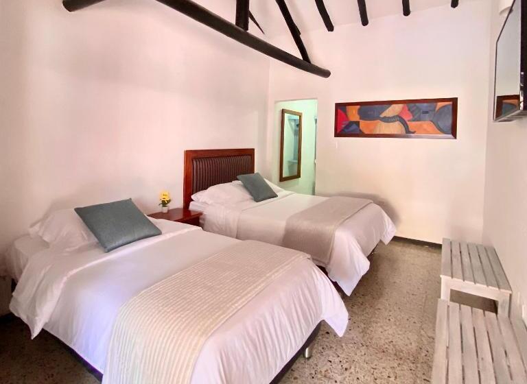 Family Room, Evoque Sáchica