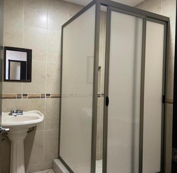 חדר סטנדרט לשלושה, San Salvador