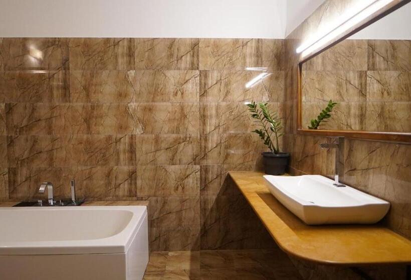 수피리어 스위트, Edens Munnar