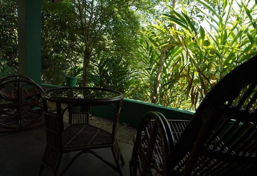 수피리어 스위트, Edens Munnar