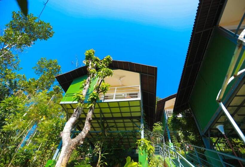 발코니 디럭스 룸, Edens Munnar