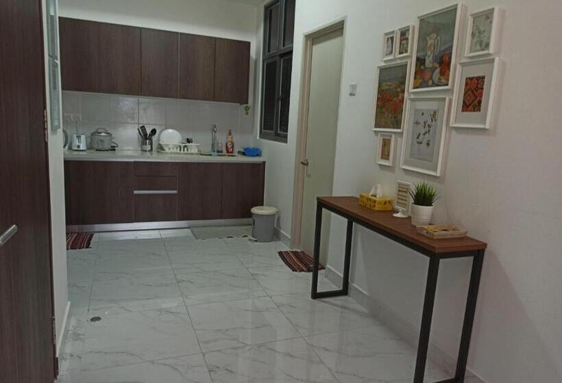 Apartament 2 Dormitoare, Zulanie Suite Troika Residence, Spacious And Cozy With Pool, Free Wifi & Netflix In Golden Triangle